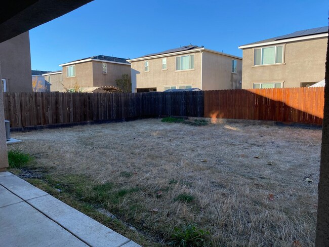 Building Photo - BEAUTIFUL HOME NORTH MERCED 4 BED 3 BATH