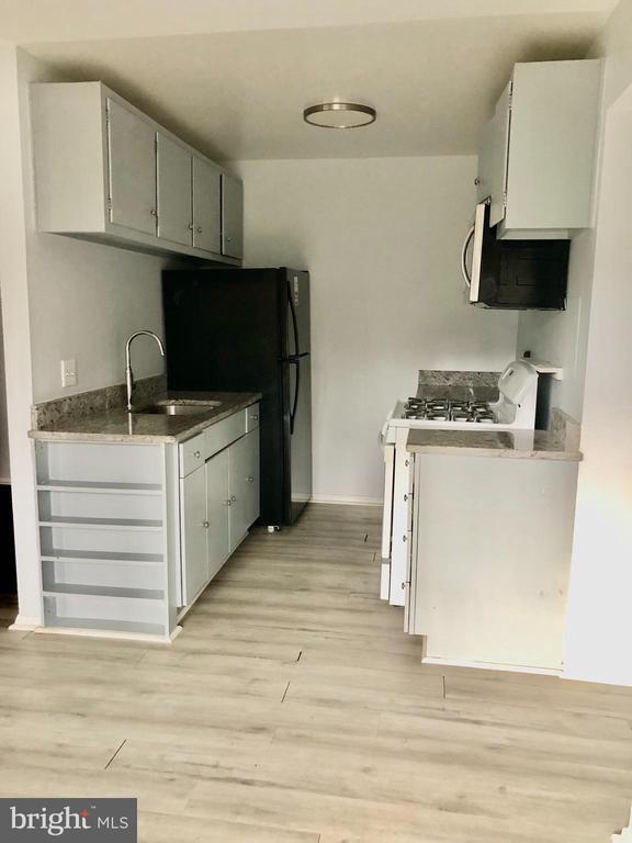 Building Photo - 4939 Americana Dr