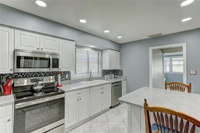 Building Photo - 711 Whitfield Ave