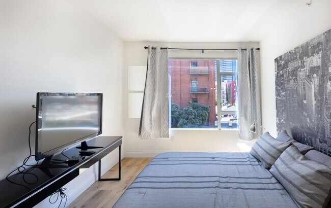Building Photo - 530 K St