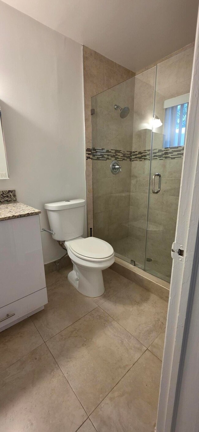 Building Photo - 560 NE 19th Ave