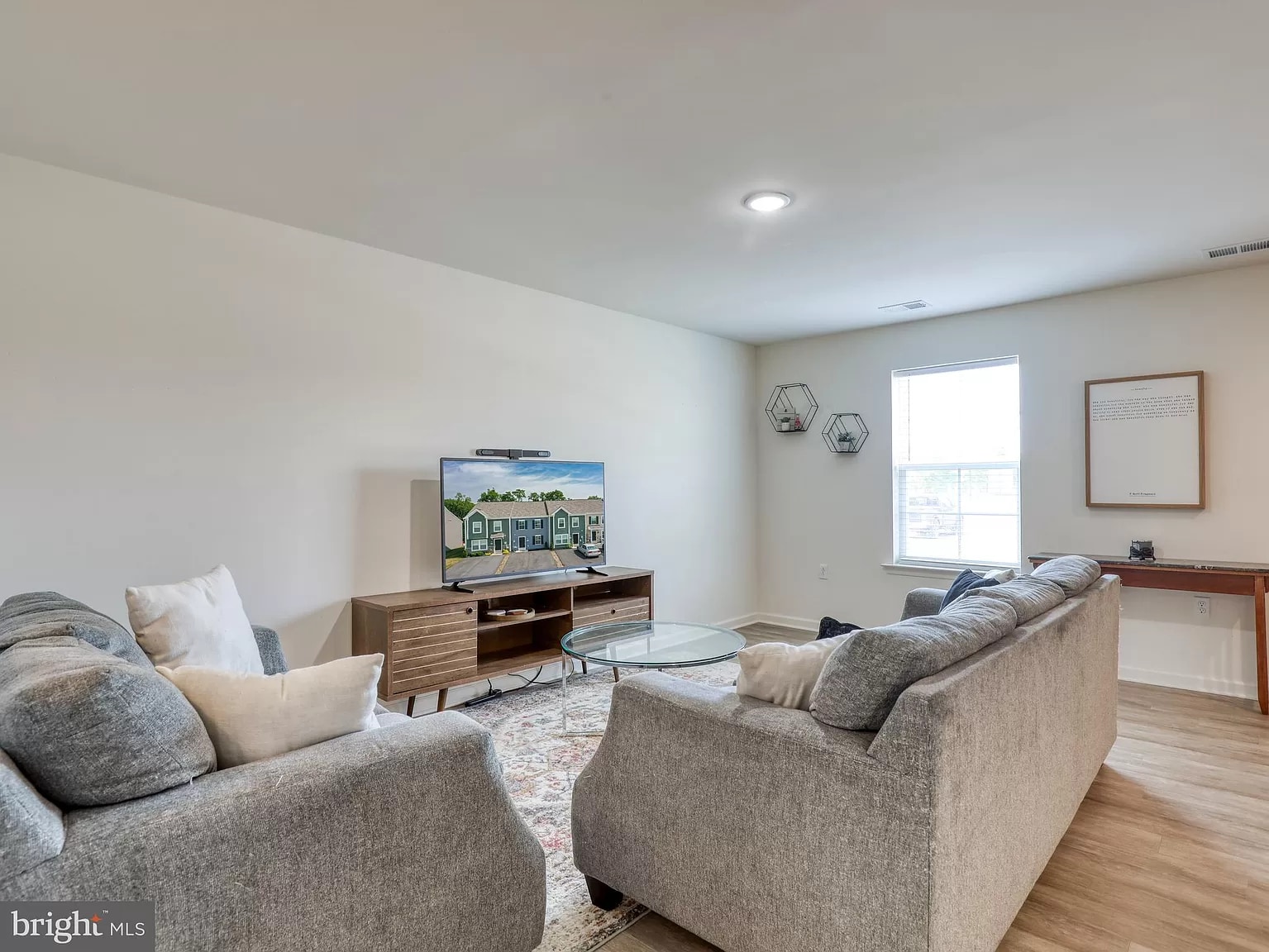 Building Photo - 658 Thumper Dr