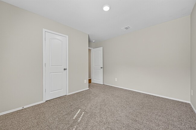 Building Photo - 40320 Hilltop Pr Dr