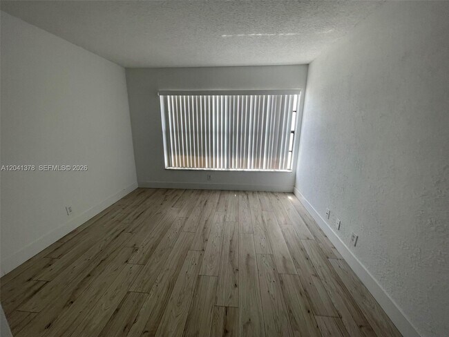 Building Photo - 2580 Coral Springs Dr