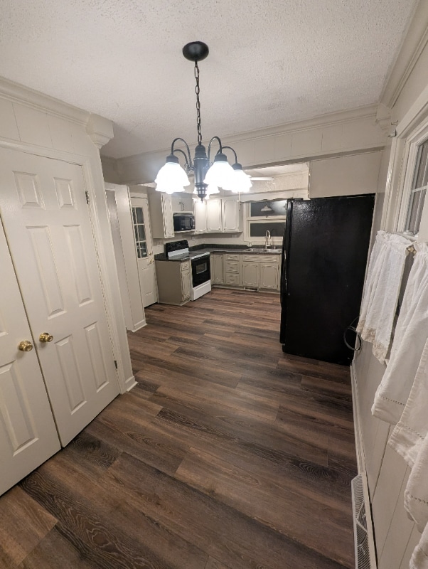 Building Photo - 541 Altgeld St