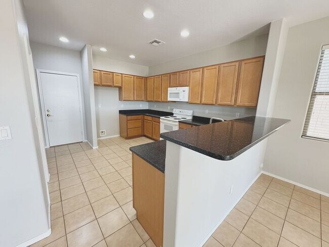 Building Photo - MOVE IN SPECILAS!! 5BD 3BA IN JOHNSON RANC...