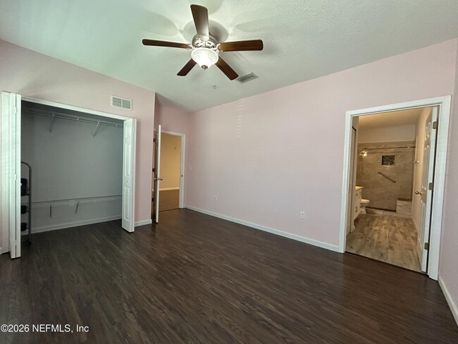 Building Photo - 8215 Green Parrot Rd