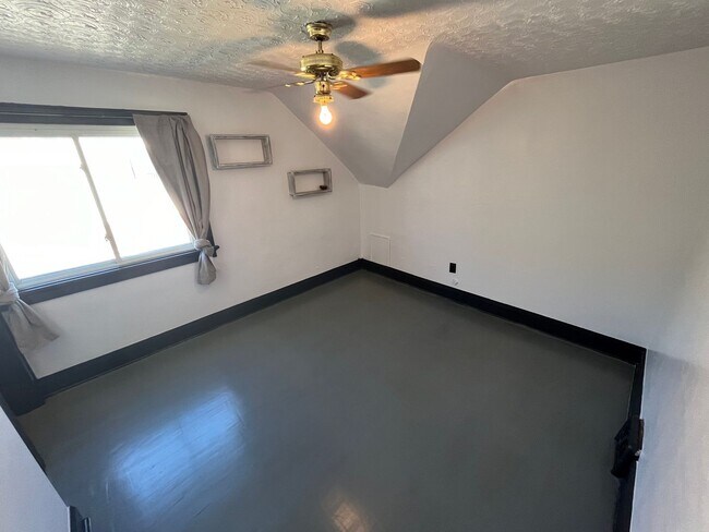 Building Photo - 334 N 60th St