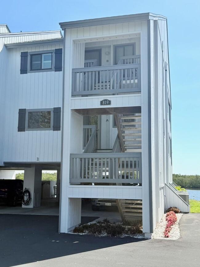 Primary Photo - 2 bed 2 bath Turnkey Yearly Rental – Water...