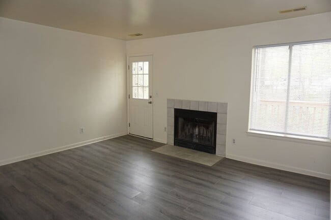 Building Photo - 103 Westerly Ave