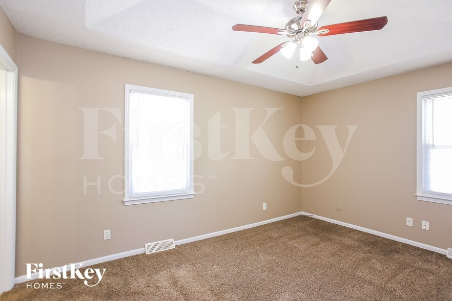 Building Photo - 3720 NE Antioch Rd