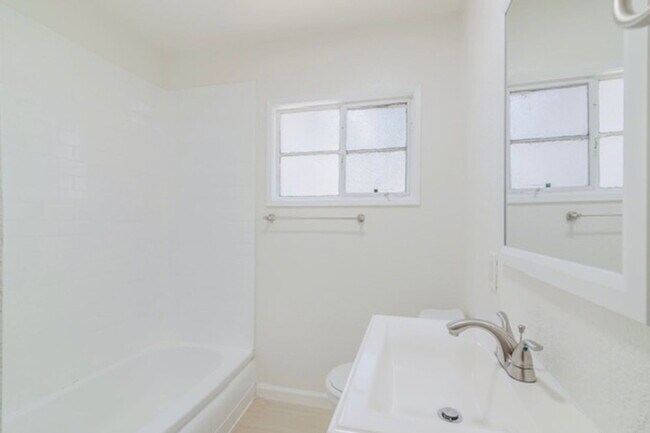 Building Photo - 4316 Santa Rosalia Dr