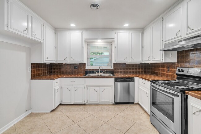 Building Photo - 5230 S Marion Ave