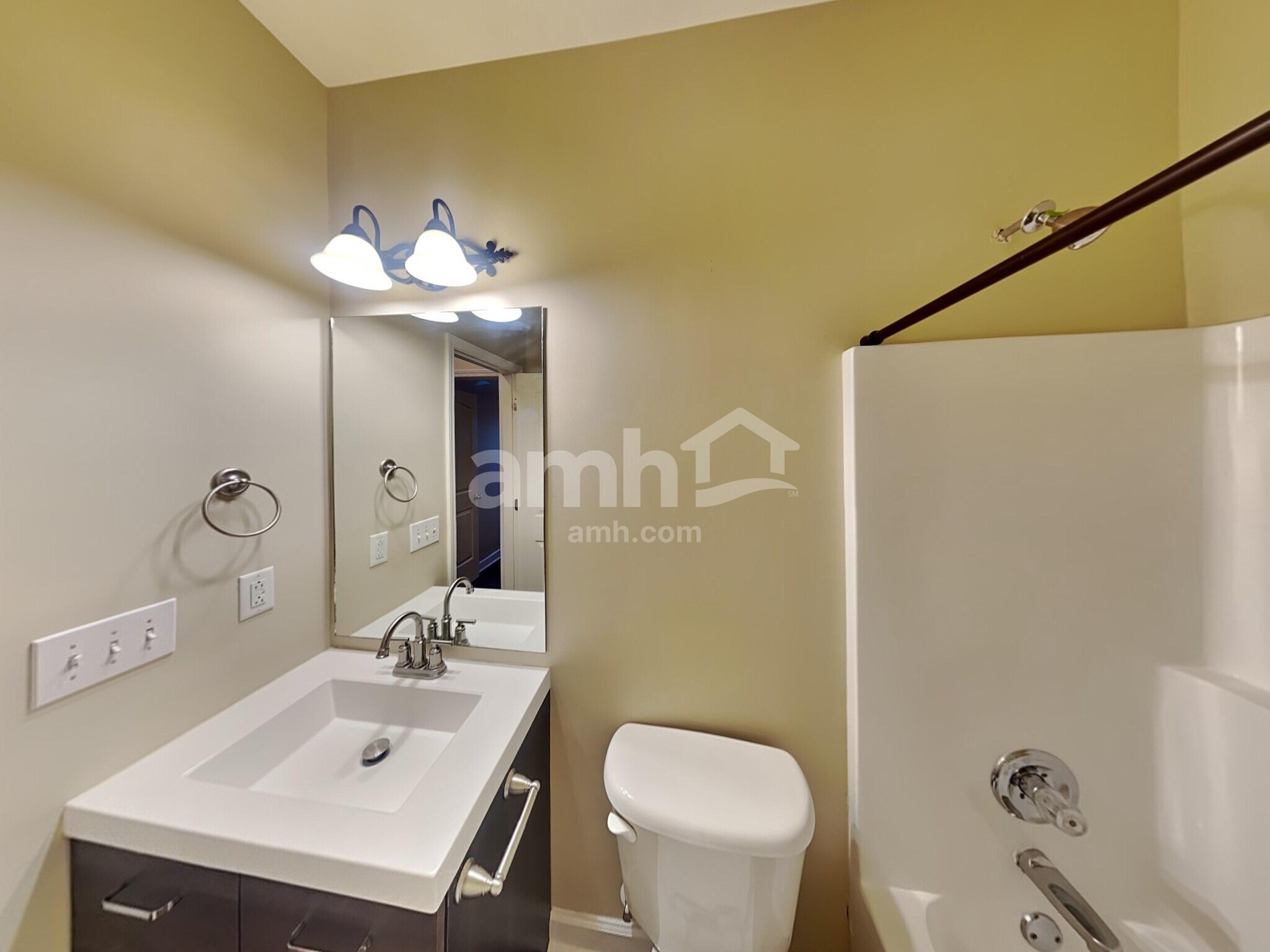 Building Photo - 3023 Holderwood Dr