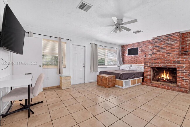 Building Photo - 5800 SW 61st St