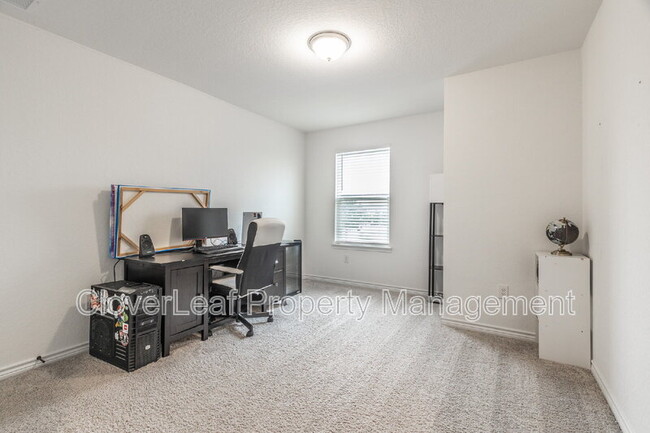 Building Photo - 302 Colonial Blf