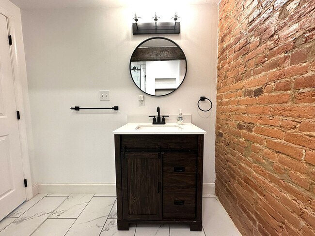 Building Photo - Stunning 4-Bedroom Townhome in the Heart of Fishtown! Available NOW!