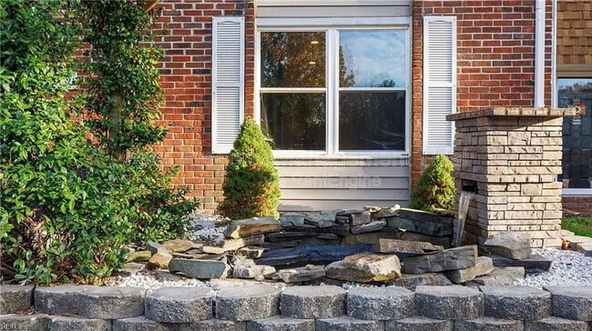 Building Photo - 1072 Level Green Blvd