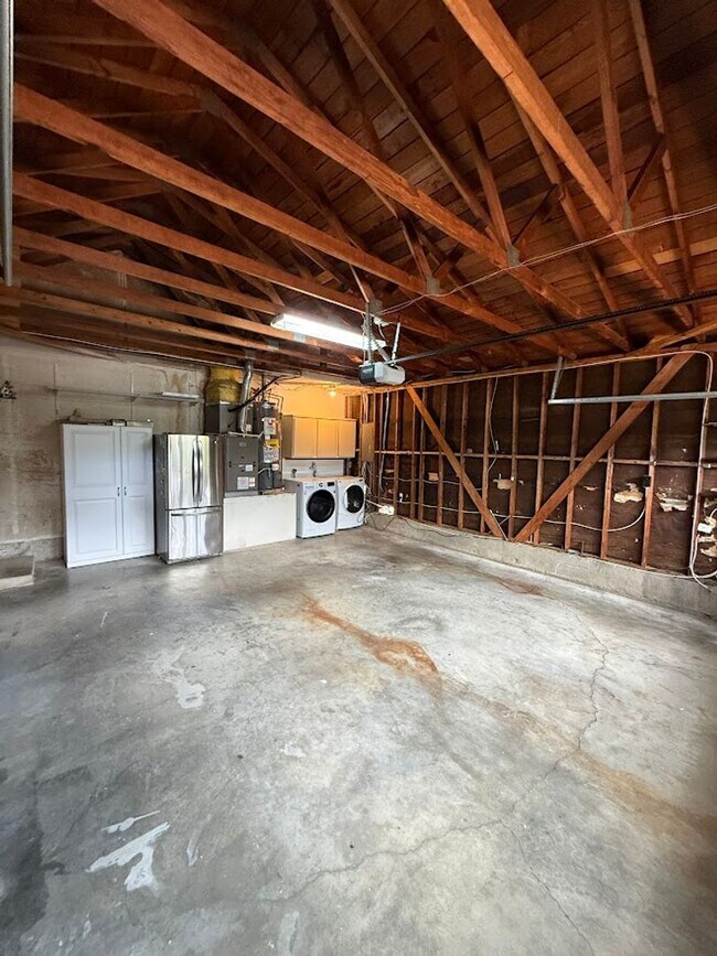 Building Photo - 23350 Keswick St