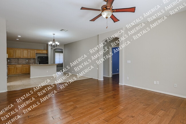 Building Photo - *$500 off the 1st full month's rent with a...