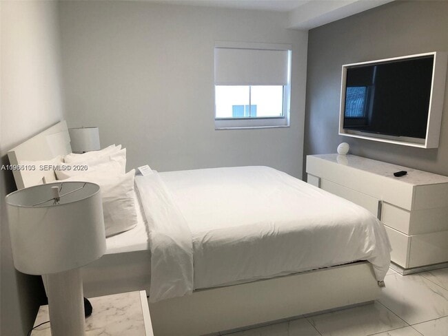 Building Photo - 185 SE 14th Terrace