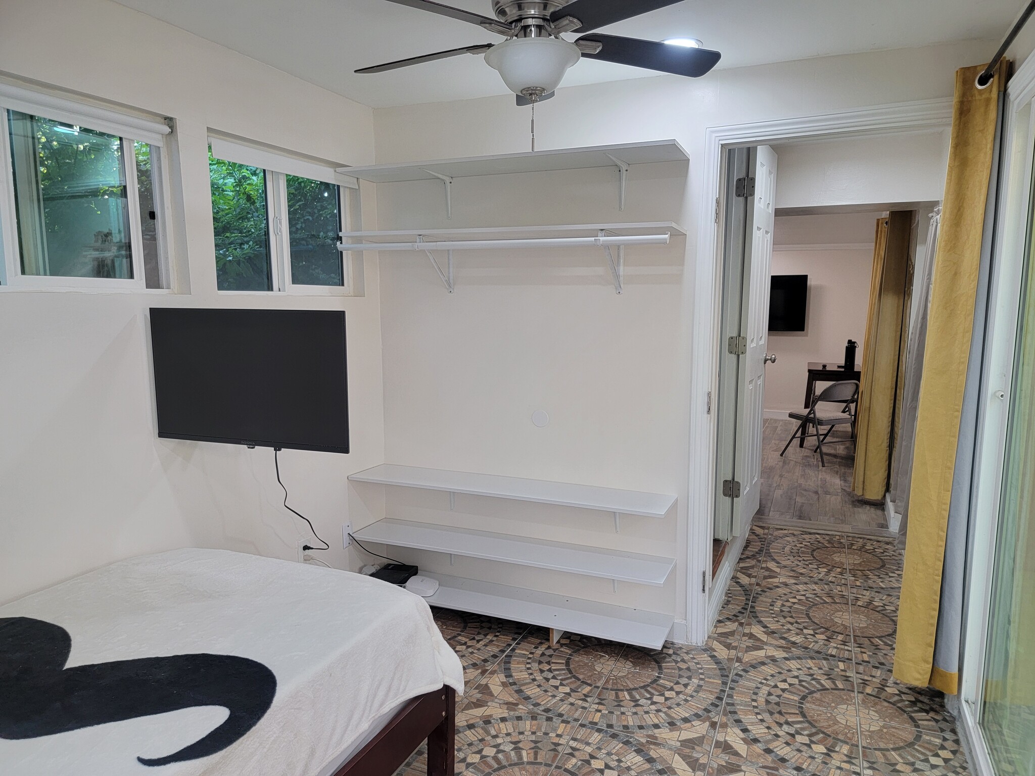 Building Photo - 11001 Darby Ave