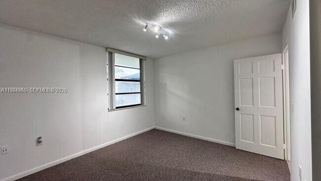 Building Photo - 1703 Whitehall Dr