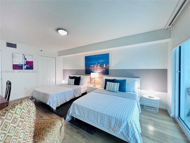 Building Photo - 1200 Brickell Bay Dr