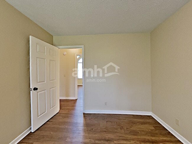 Building Photo - 205 Apache Trail