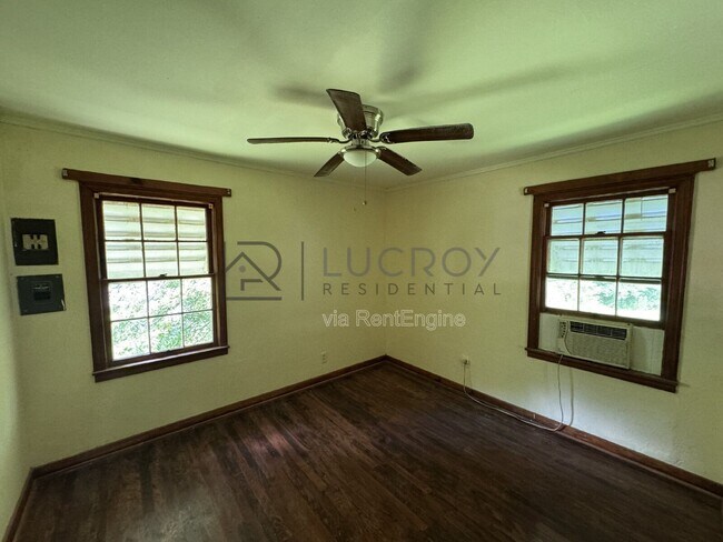 Building Photo - 3148 Sylvester Dr