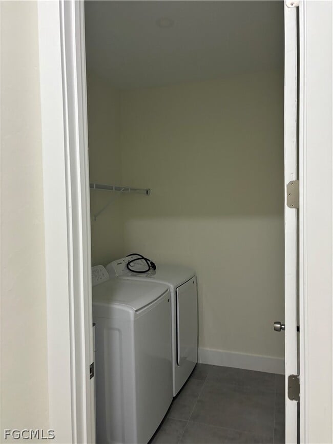 Building Photo - 184 E Mariana Ave