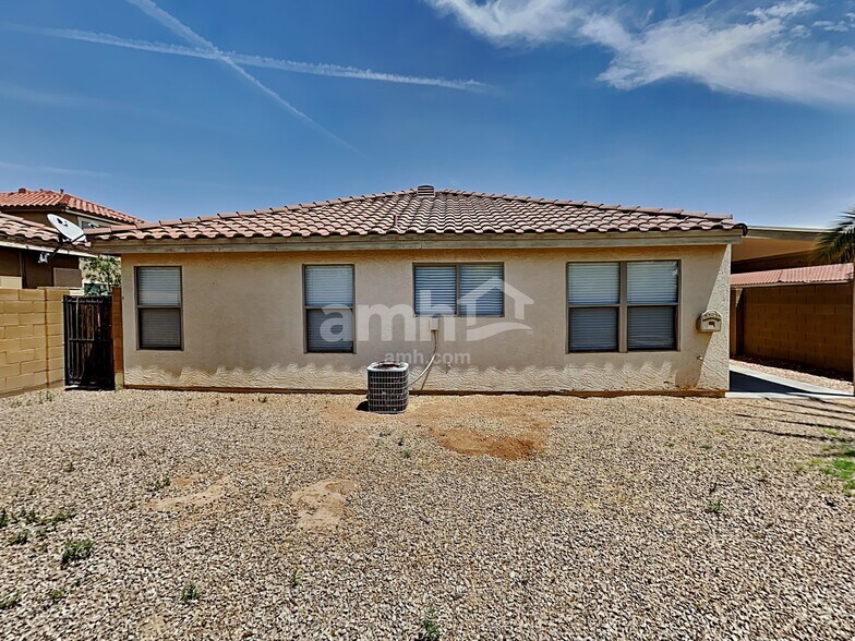 Building Photo - 2256 E Hazeltine Way