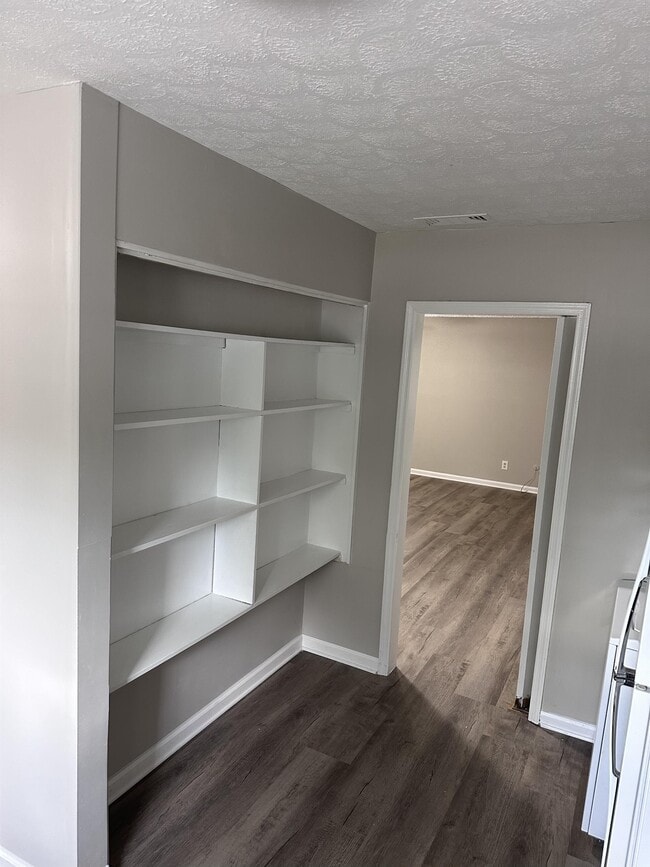 Building Photo - 185 Eaglewood Way