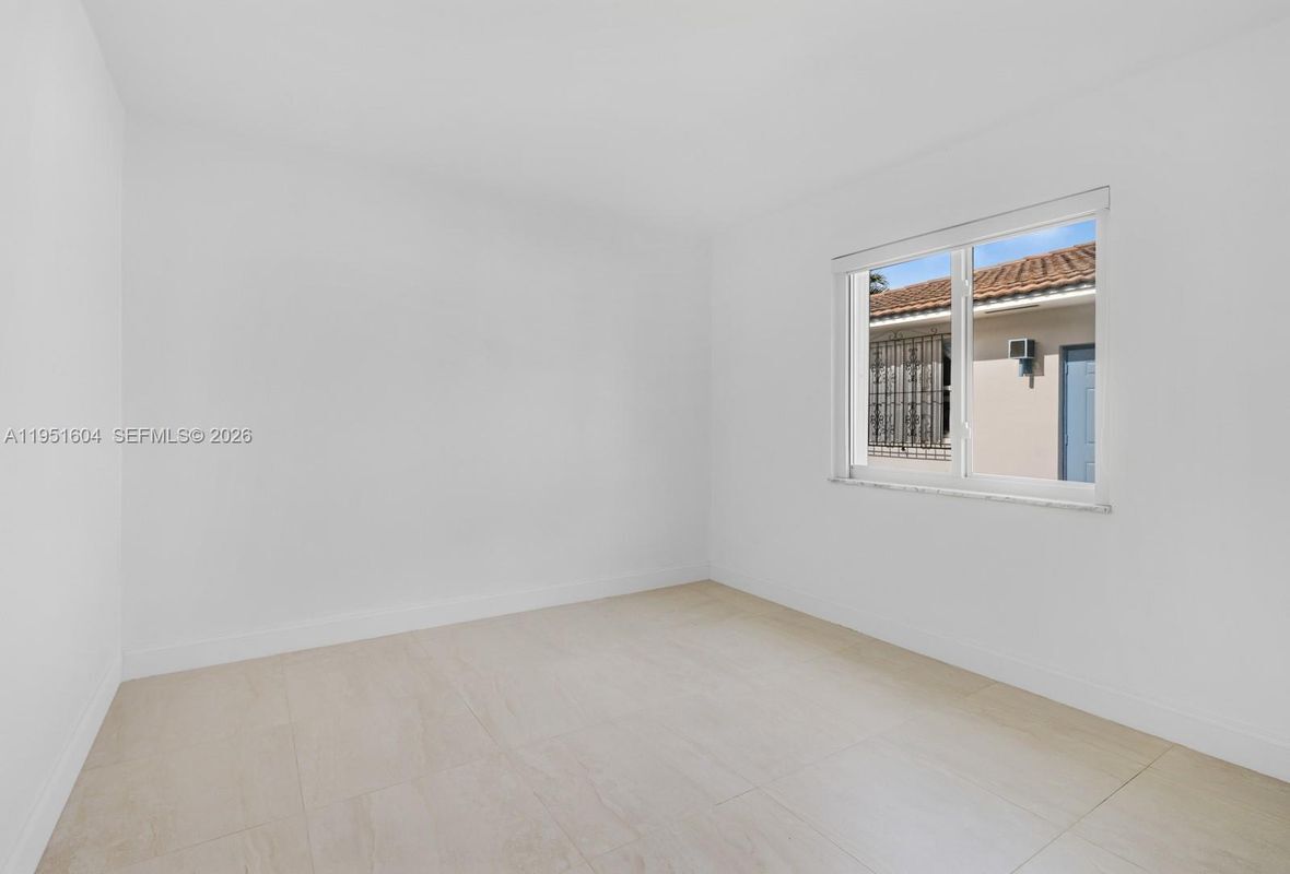 Building Photo - 2045 SW 125th Ct
