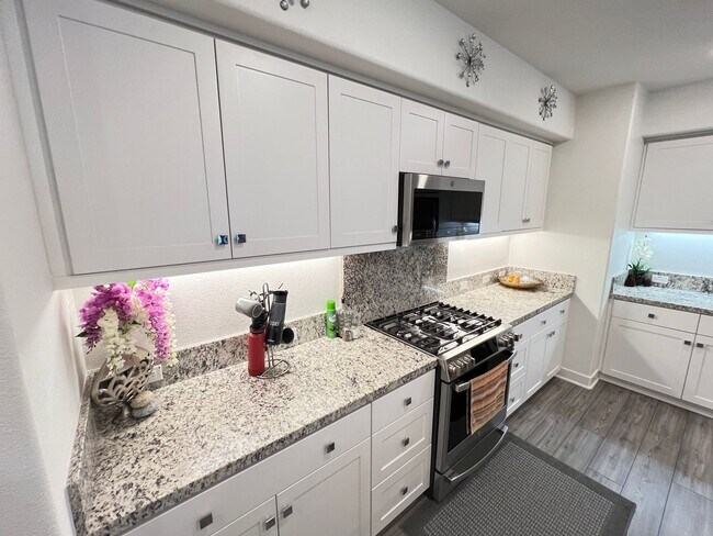 Building Photo - Upscale Living 2 Bed 2 Bath Condo in Anahe...