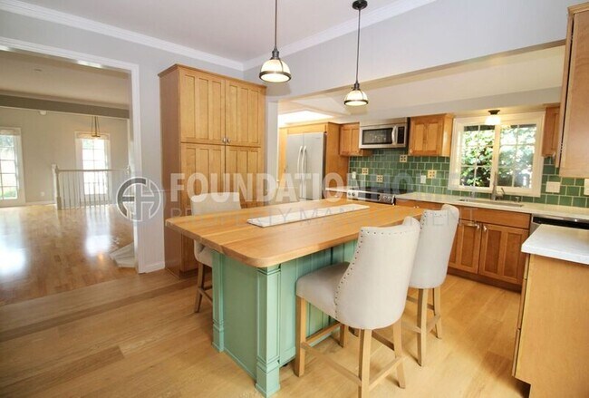 Building Photo - 307 Oakdale Ave