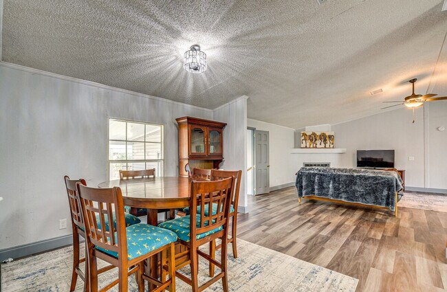 Building Photo - 6651 SE Co Rd 337