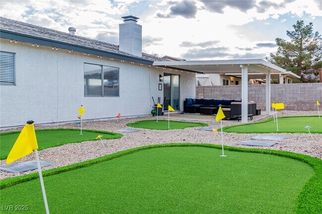 Building Photo - 425 Golden Valley Dr