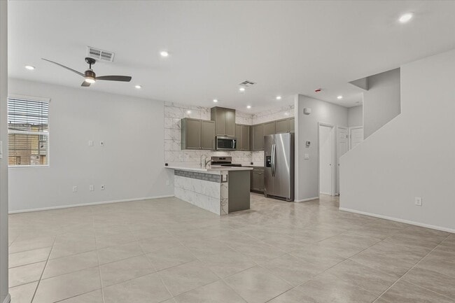 Building Photo - 1180 Heliodor Ave