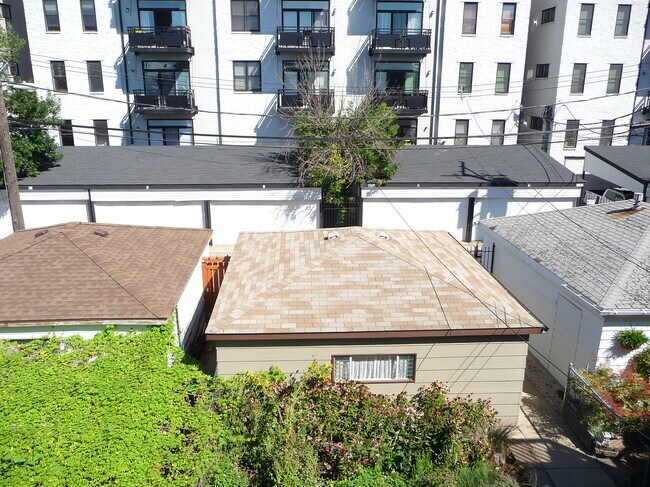 Garage - 2318 W Diversey Ave