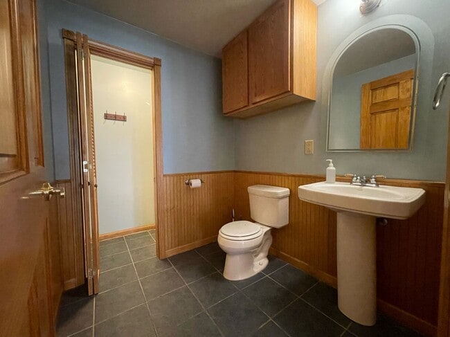 Building Photo - 313 Park Central E