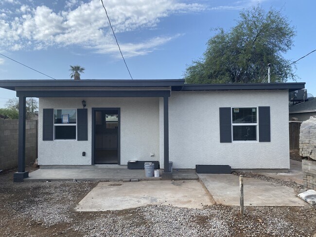 Primary Photo - 1142 E Pierce St