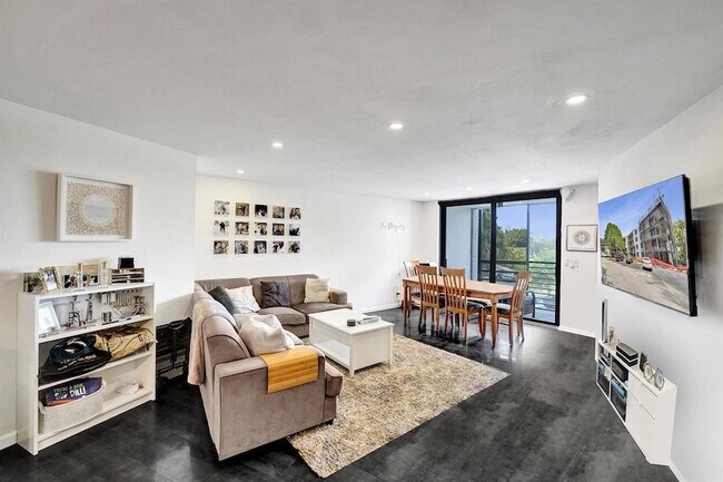 Building Photo - 3800 N Hills Dr