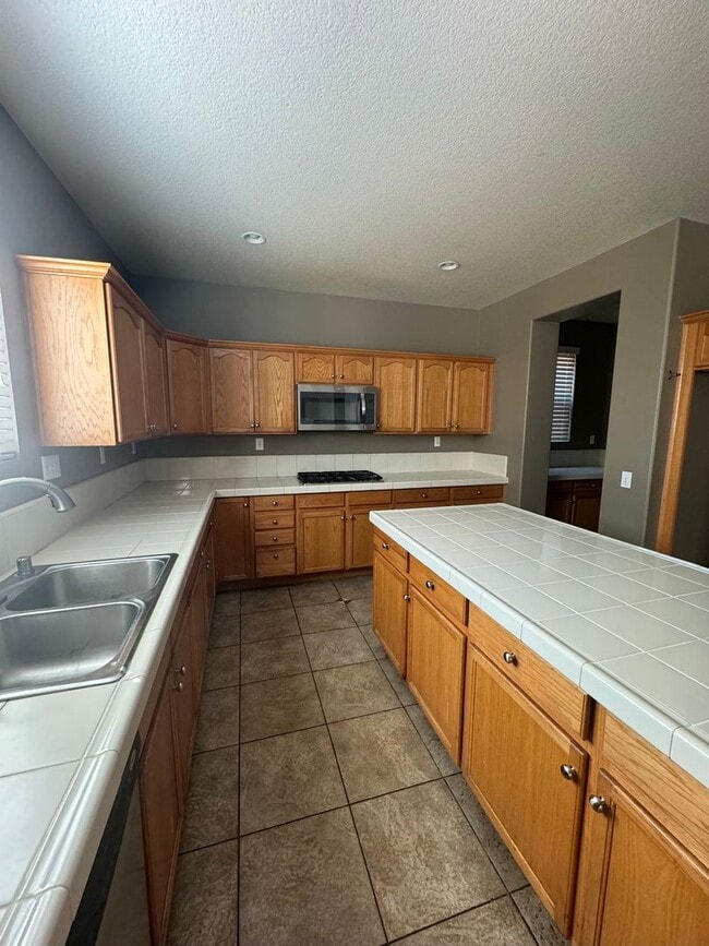 Building Photo - Beautiful Home in the Heart of Perris