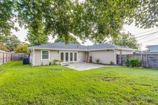 Building Photo - 6903 Alderney Dr