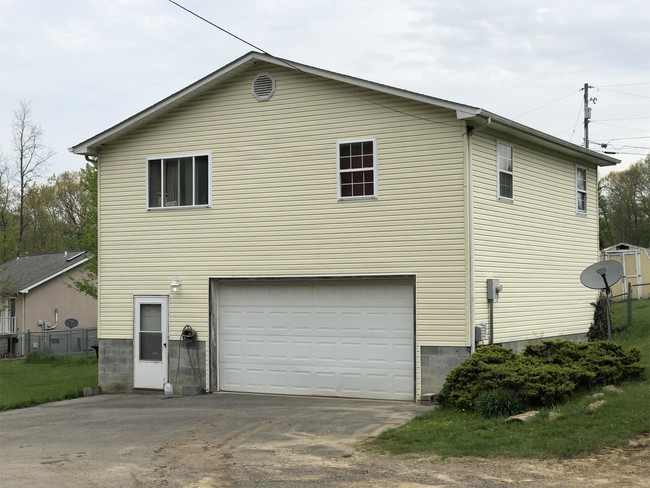Building Photo - 384 Sand Branch Rd