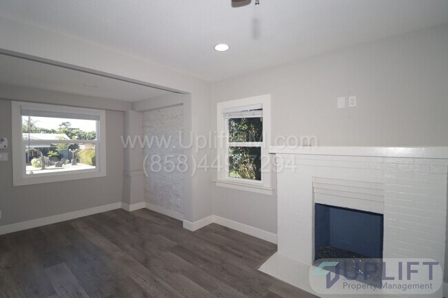 Building Photo - Cozy 2B/2BA with office/den