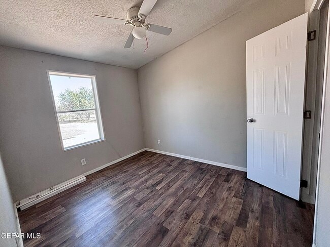 Building Photo - 421 Tulum Dr