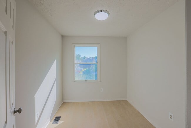 Building Photo - 17 Pocasset Ct