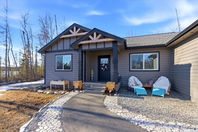 Building Photo - Aurora Heights Ranch